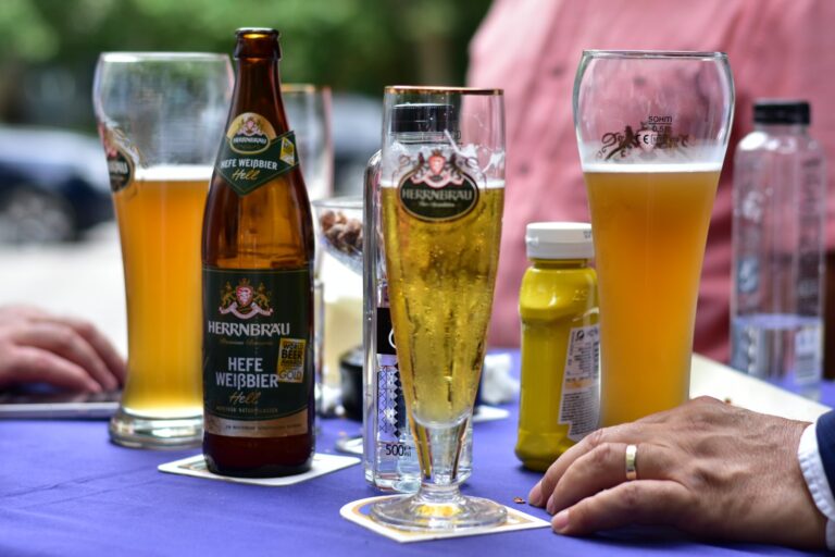 Bere germană bavareză Herrnbräu Hefe Weißbier la lansarea bereonline.ro