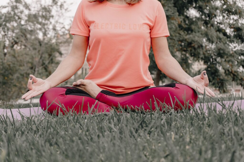 Wellness mental în caniculă: Strategii de auto-îngrijire pentru vara 2026