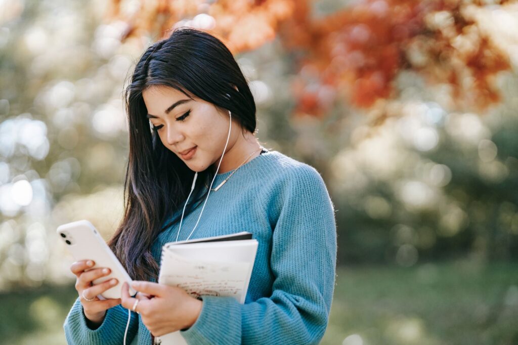 Digital Detox în August: Revenirea la Self-Care Analog