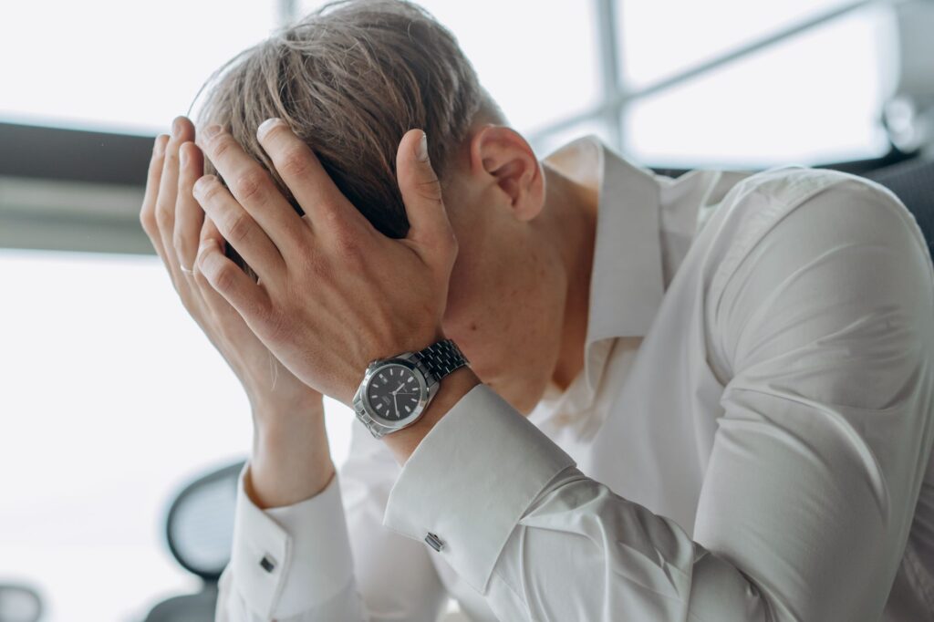 Leadership emocional în era AI: cum iți salvezi echipa de burnout