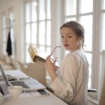 Job Hugging: De ce se așteaptă românii la jobul lor în 2026