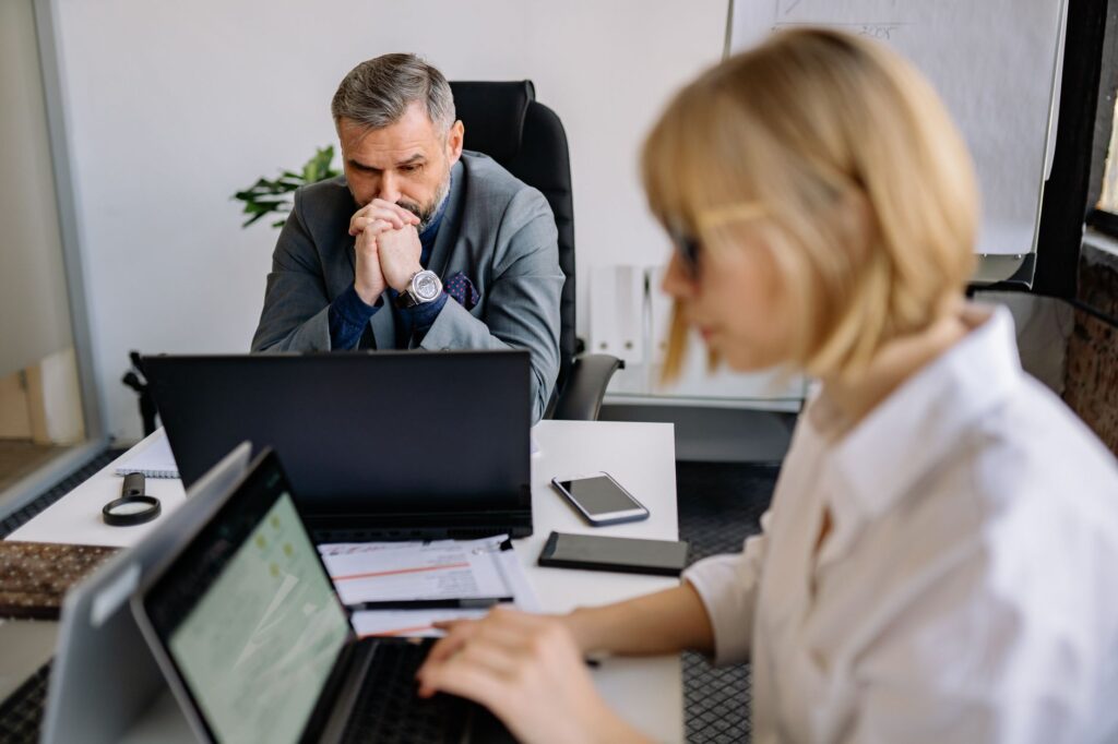 Job Hugging vs. AI: cum e reînventa cariera în 2026